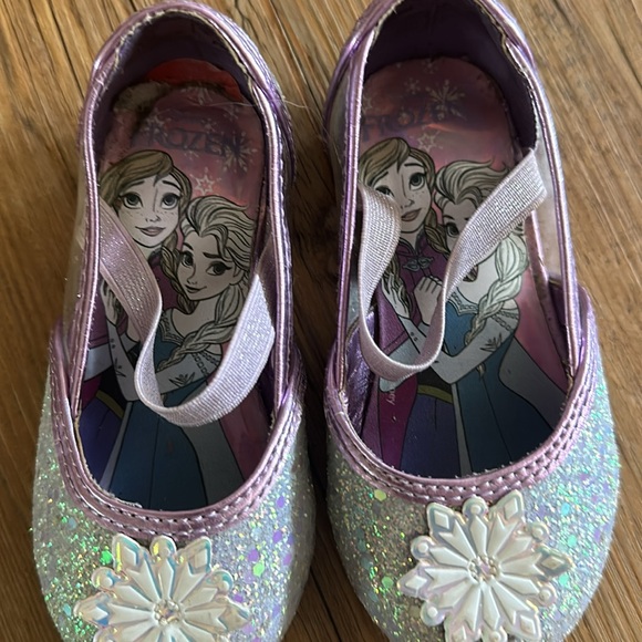 Disney frozen shoes toddler girl size 6 - Picture 2 of 2